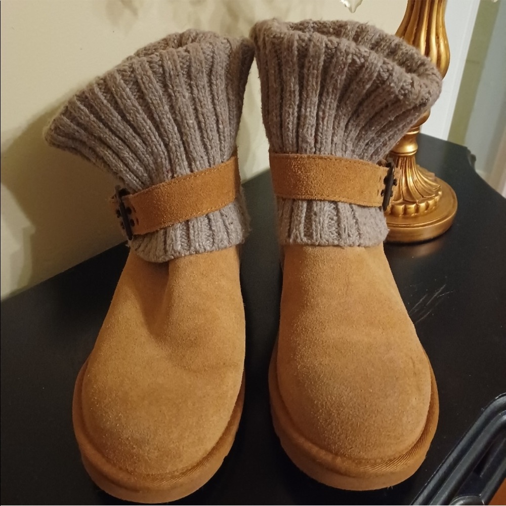 Chestnut Suggs with grey knit cuffs size 7